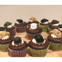 CupCakes with Fondant Cowboy Hat Toppers 